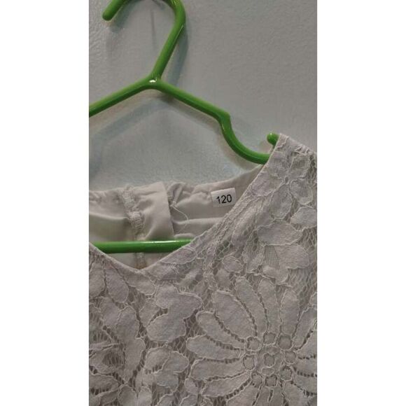 Girls 5T Lace upper and flowy yellow‎ floral maxi dress - Picture 3 of 3